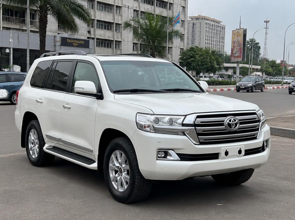 White Toyota Land Cruiser on Kinshasa street
